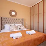 Matina's Family House With Your Private Jacuzzi! Дом отдыха