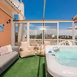 Дом отдыха Matina's Family House With Your Private Jacuzzi! Ambelokipoi (Zakynthos)