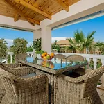 Дом отдыха Matina's Family House With Your Private Jacuzzi! *