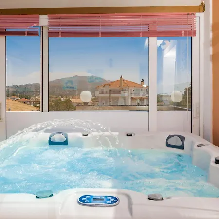 Matina's Family House With Your Private Jacuzzi! Nyaraló Ambelókipoi