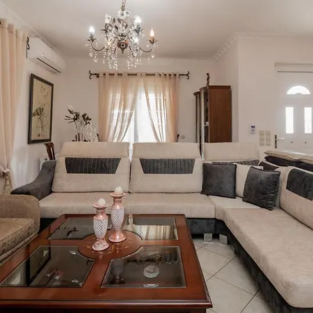 Дом отдыха Matina's Family House With Your Private Jacuzzi! *