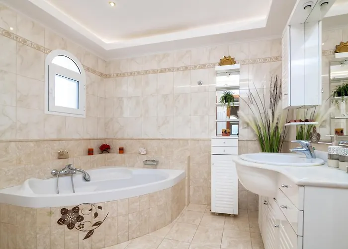 Matina's Family House With Your Private Jacuzzi! *