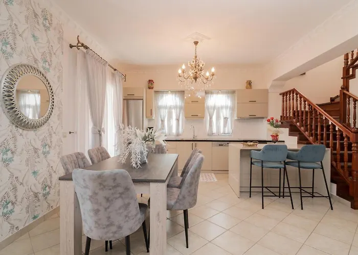 Matina's Family House With Your Private Jacuzzi!