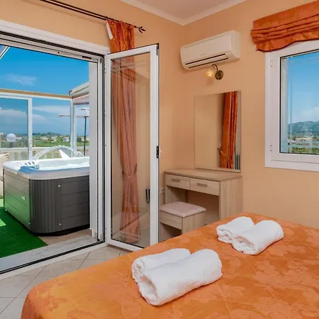 Matina's Family House With Your Private Jacuzzi! Case de vacanță