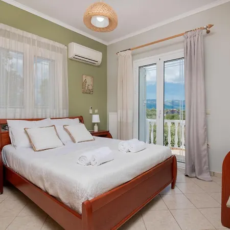 Matina's Family House With Your Private Jacuzzi! Case de vacanță