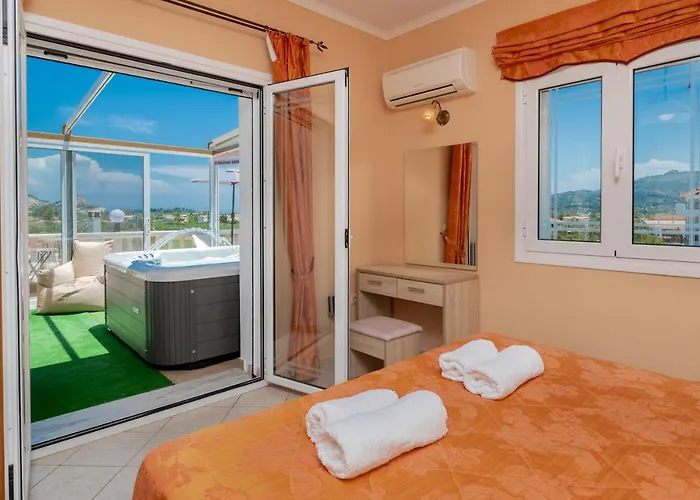 Matina's Family House With Your Private Jacuzzi! Casa de Férias