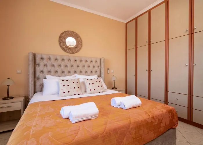 Matina's Family House With Your Private Jacuzzi! Casa de Férias