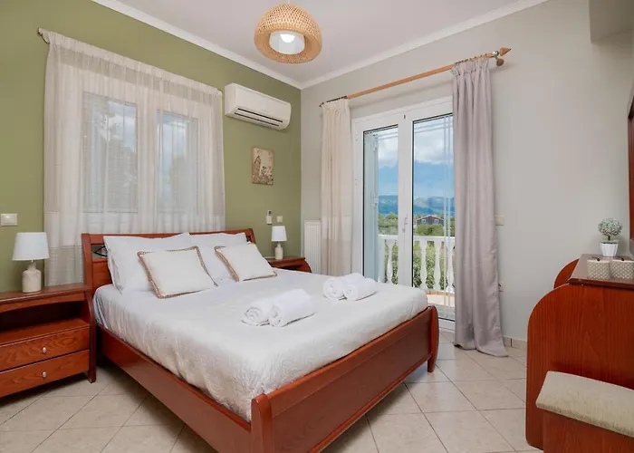 Matina's Family House With Your Private Jacuzzi! Case de vacanță